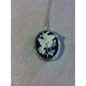 Birthday wedding anniversary Locket Black & White Butterfly Cameo Necklace Box